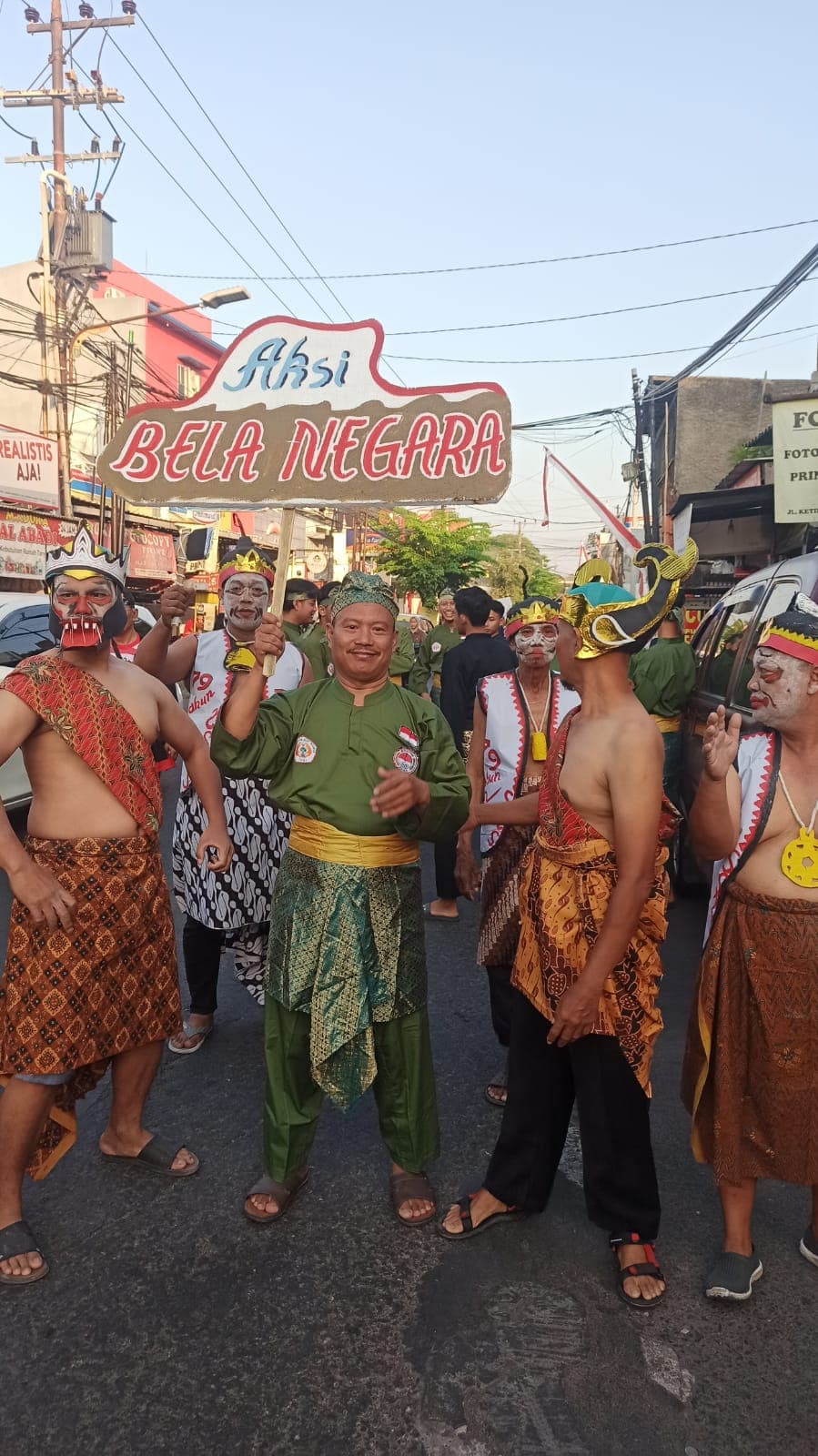 Semarak Karnaval Meriah Warnai Peringatan Hari Kemerdekaan Warga RT 8 RW 4 Wonokromo Surabaya