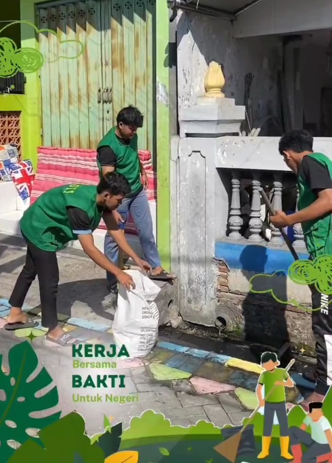 Santri PPPM-BM Baitul Makmur Binaan PAC LDII Wonokromo Surabaya Gelar Aksi Kebersihan Kampung